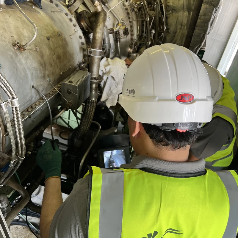 MEITICS technician performing a borescope inspection